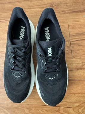 Hoka One One Mens ARAHI 8 Black White Running Sneakers Sz 10